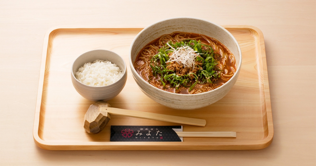 みよたオリジナル【鴨そぼろ坦々そば御膳】登場！